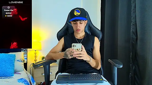 Snapshot of _CamiloBass chatting on June 23, 2026, 1:25 am CamiloBass online show from June 23, 2026, 1:25 am