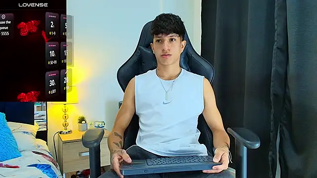 Snapshot of _CamiloBass chatting on June 24, 2026, 1:04 am CamiloBass online show from June 24, 2026, 1:04 am