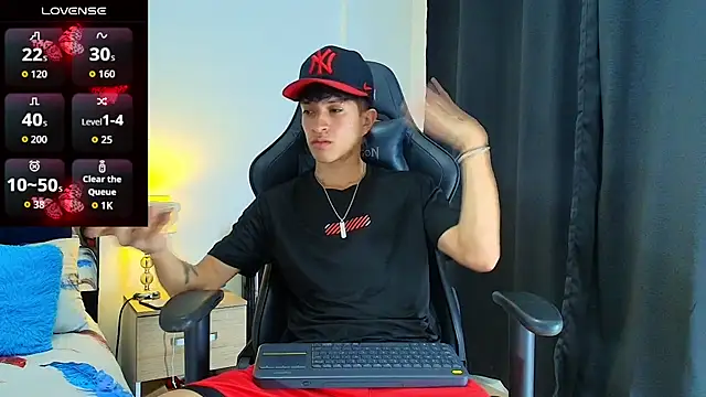 Snapshot of _CamiloBass chatting on July 7, 2026, 1:41 am CamiloBass online show from July 7, 2026, 1:41 am