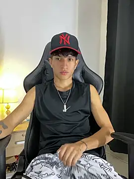 Snapshot of _CamiloBass chatting on July 10, 2026, 1:54 am CamiloBass online show from July 10, 2026, 1:54 am