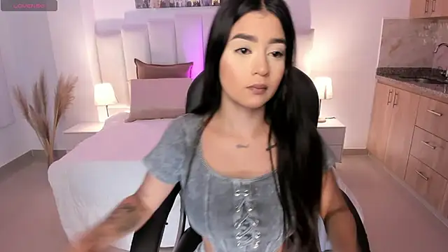 amelie jhons online show from November 18, 2025, 8:24 pm