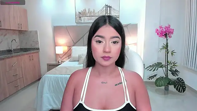 amelie jhons online show from May 17, 2026, 12:52 am