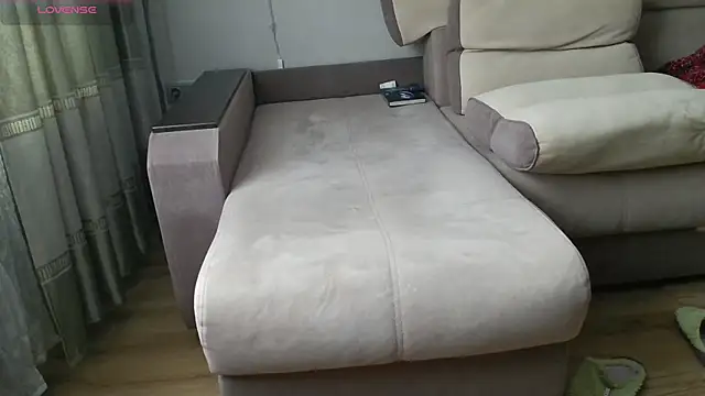 MilaaMilaa online show from December 18, 2025, 4:07 am