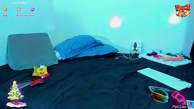 Piggy Eddy online show from December 23, 2025, 1:47 am