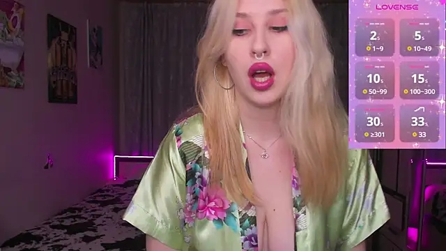 Snapshot of Alice___Rose chatting on February 17, 2025, 6:59 pm Alice Rose online show from February 17, 2025, 6:59 pm