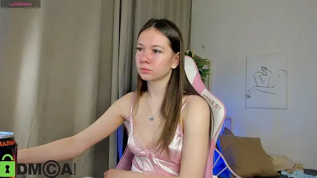 Nicole Charm online show from October 20, 2025, 9:04 pm