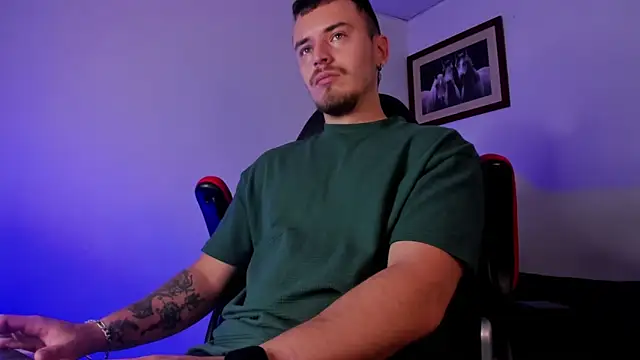 Snapshot of james_connor2 chatting on December 29, 2024, 2:10 pm james connor2 online show from December 29, 2024, 2:10 pm