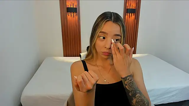 Snapshot of AliceRoss0 chatting on December 4, 2025, 8:39 pm AliceRoss0 online show from December 4, 2025, 8:39 pm