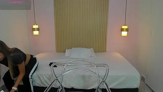 AliceRoss0 online show from June 24, 2026, 8:19 pm
