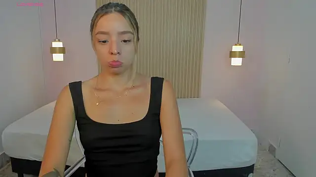 AliceRoss0 online show from July 8, 2026, 8:35 pm