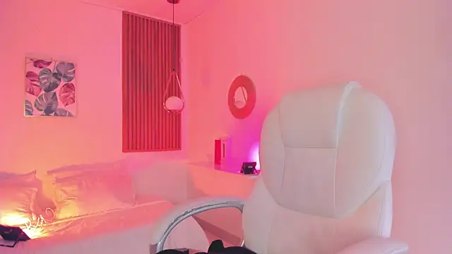 Snapshot of TiffanyWright chatting on October 4, 2025, 12:58 pm TiffanyWright online show from October 4, 2025, 12:58 pm