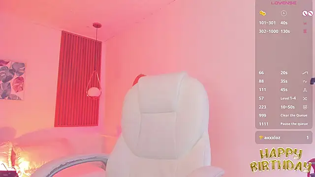 Snapshot of TiffanyWright chatting on October 20, 2025, 12:16 pm TiffanyWright online show from October 20, 2025, 12:16 pm