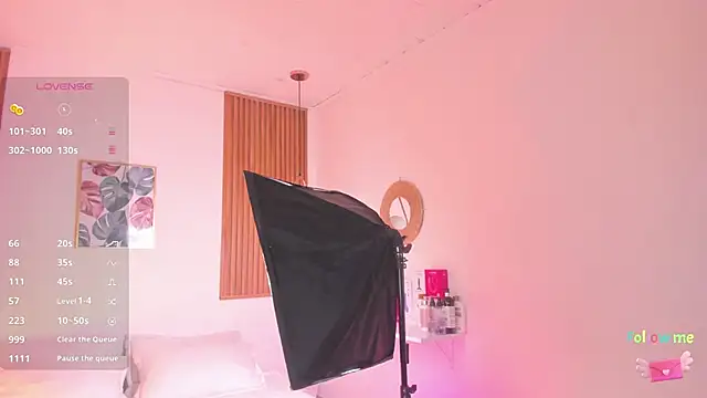 Snapshot of TiffanyWright chatting on November 6, 2025, 1:23 pm TiffanyWright online show from November 6, 2025, 1:23 pm