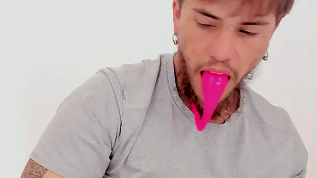 Beard xox online show from October 13, 2025, 9:04 pm