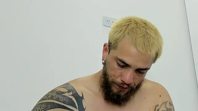 Snapshot of Beard_xox chatting on June 11, 2026, 2:53 am Beard xox online show from June 11, 2026, 2:53 am