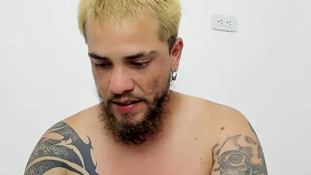 Snapshot of Beard_xox chatting on June 13, 2026, 11:02 pm Beard xox online show from June 13, 2026, 11:02 pm
