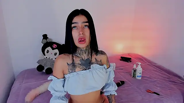 Snapshot of shadowcatt_ chatting on December 5, 2024, 6:44 pm shadowcatt online show from December 5, 2024, 6:44 pm