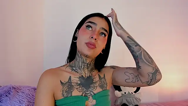 Snapshot of shadowcatt_ chatting on December 12, 2024, 9:48 pm shadowcatt online show from December 12, 2024, 9:48 pm