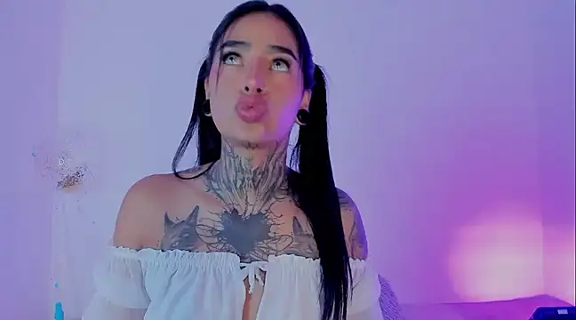 Snapshot of shadowcatt_ chatting on January 5, 2025, 12:52 am shadowcatt online show from January 5, 2025, 12:52 am