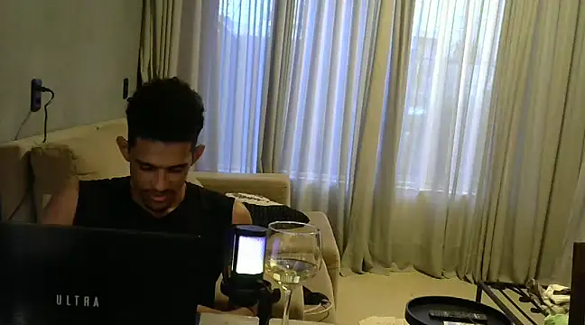 Snapshot of RenziTatte chatting on March 8, 2025, 10:02 pm RenziTatte online show from March 8, 2025, 10:02 pm