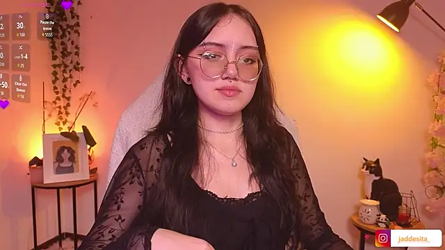 suzumi   online show from October 22, 2025, 5:08 am