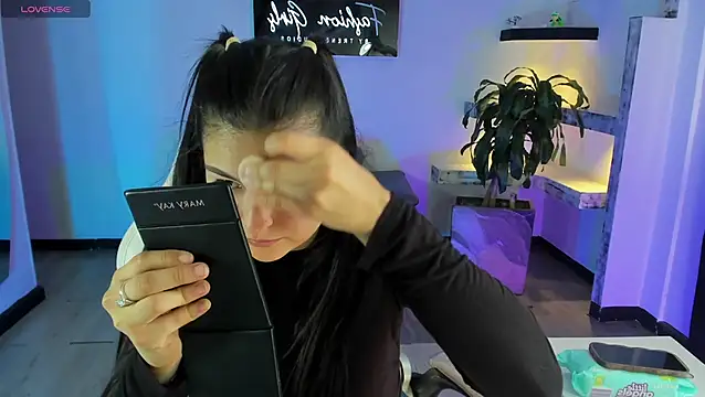 TifanyWhite  online show from February 10, 2025, 8:21 pm