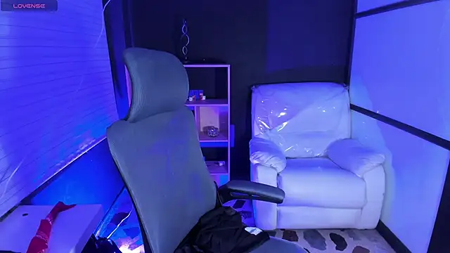 TifanyWhite  online show from February 21, 2025, 11:32 pm