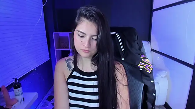 TifanyWhite  online show from February 23, 2025, 11:04 pm