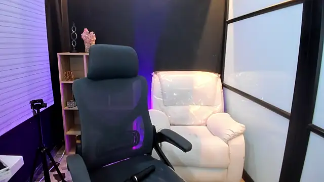 TifanyWhite  online show from March 13, 2025, 11:49 pm