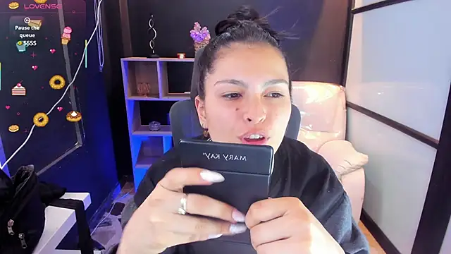 TifanyWhite  online show from March 20, 2025, 8:40 pm