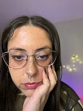 Mizztikaa online show from May 6, 2026, 6:24 pm