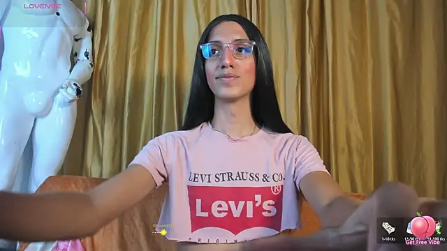 CharlotteLauren online show from July 4, 2026, 6:08 am