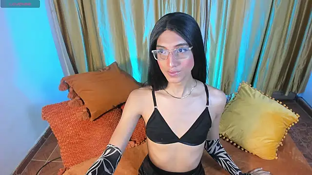 CharlotteLauren online show from July 24, 2026, 4:21 am