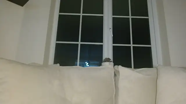 UKSYDNEYFOX online show from January 10, 2025, 6:20 am