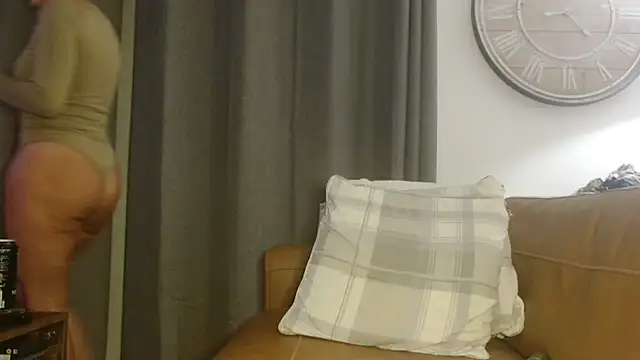 UKSYDNEYFOX online show from January 23, 2025, 8:35 pm