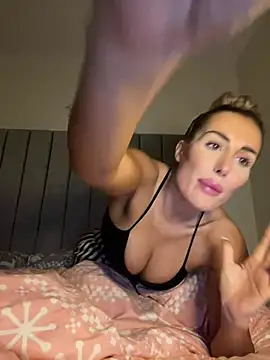 UKSYDNEYFOX online show from February 21, 2025, 9:43 pm