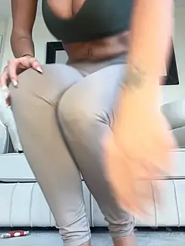 UKSYDNEYFOX online show from February 24, 2025, 12:59 pm