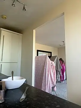 UKSYDNEYFOX online show from February 28, 2025, 1:58 pm