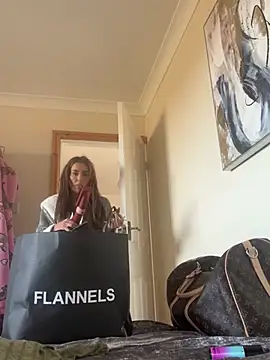 UKSYDNEYFOX online show from March 14, 2025, 12:51 pm