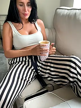 UKSYDNEYFOX online show from September 27, 2025, 11:59 am