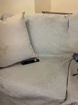 UKSYDNEYFOX online show from November 8, 2025, 6:51 pm