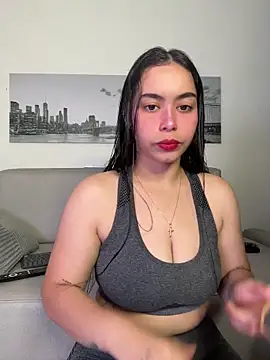 Snapshot of SophieRoyals chatting on June 6, 2026, 12:43 pm SophieRoyals online show from June 6, 2026, 12:43 pm