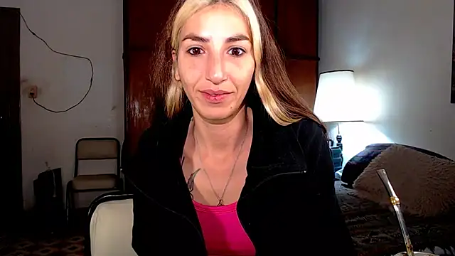 Snapshot of stephieval_ chatting on June 16, 2026, 7:33 am stephieval online show from June 16, 2026, 7:33 am
