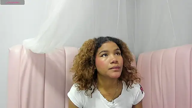 Isabellsmmith online show from January 26, 2025, 4:09 am