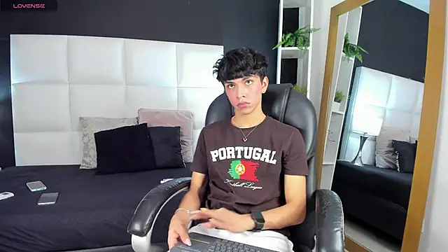 Santy carrington online show from December 16, 2024, 8:37 pm