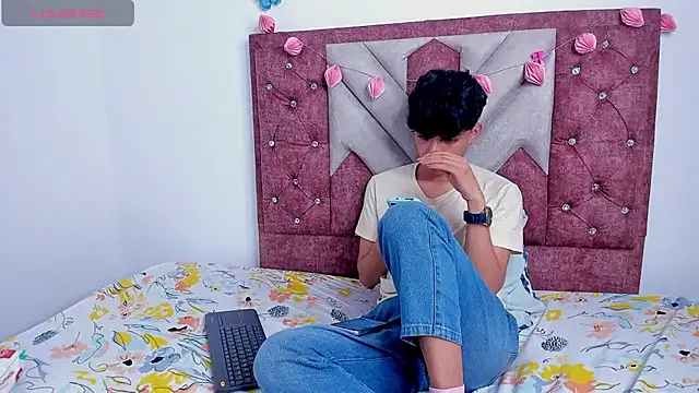 Santy carrington online show from March 12, 2025, 12:53 am