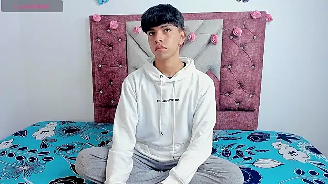 Santy carrington online show from March 15, 2025, 3:40 am