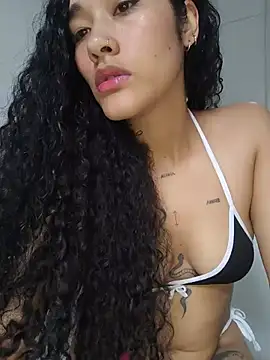 Snapshot of jaderossxx chatting on July 14, 2026, 4:02 pm jaderossxx online show from July 14, 2026, 4:02 pm