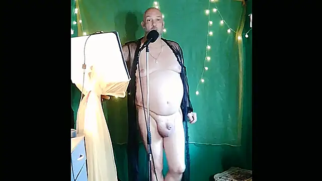 Snapshot of ShamelessMan chatting on June 21, 2026, 6:32 pm ShamelessMan online show from June 21, 2026, 6:32 pm