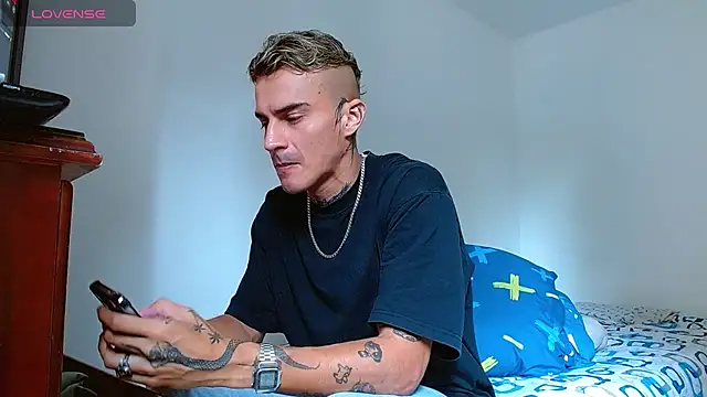 bray hotboy777 online show from October 25, 2025, 3:40 pm